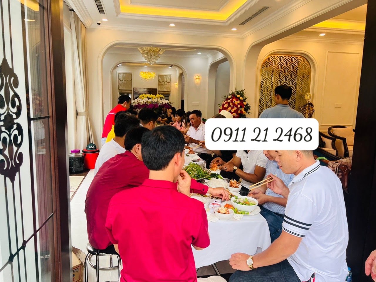 Phục vụ tiệc liên hoan tại nhà ở Đống Đa